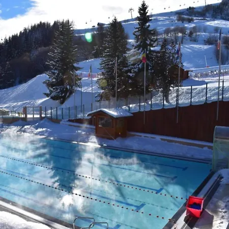 Skis Aux Pieds Avec Balcon Et Acces Piscine