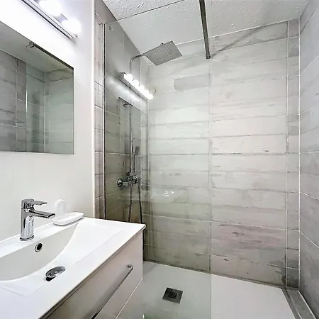 Skis Aux Pieds Avec Balcon Et Acces Piscine Apartment